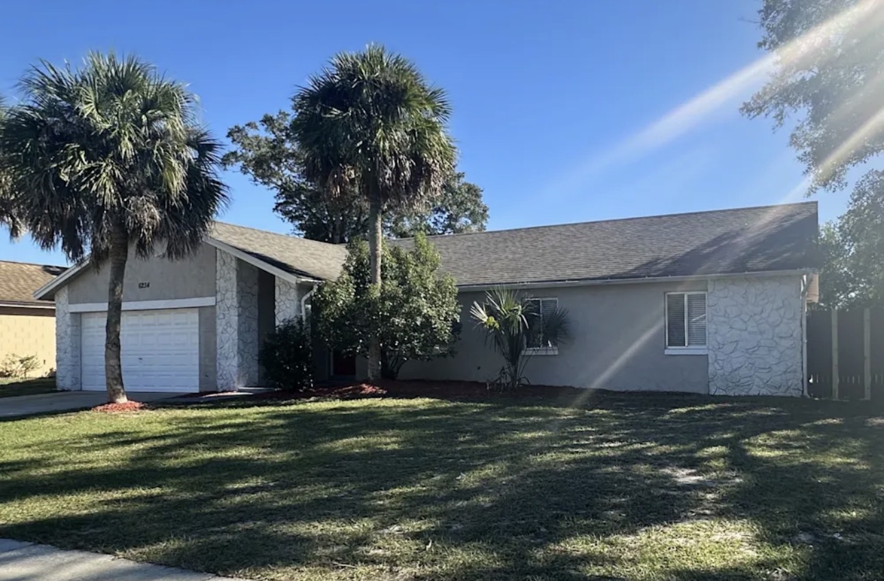 Stylish home downtown - Photo 2